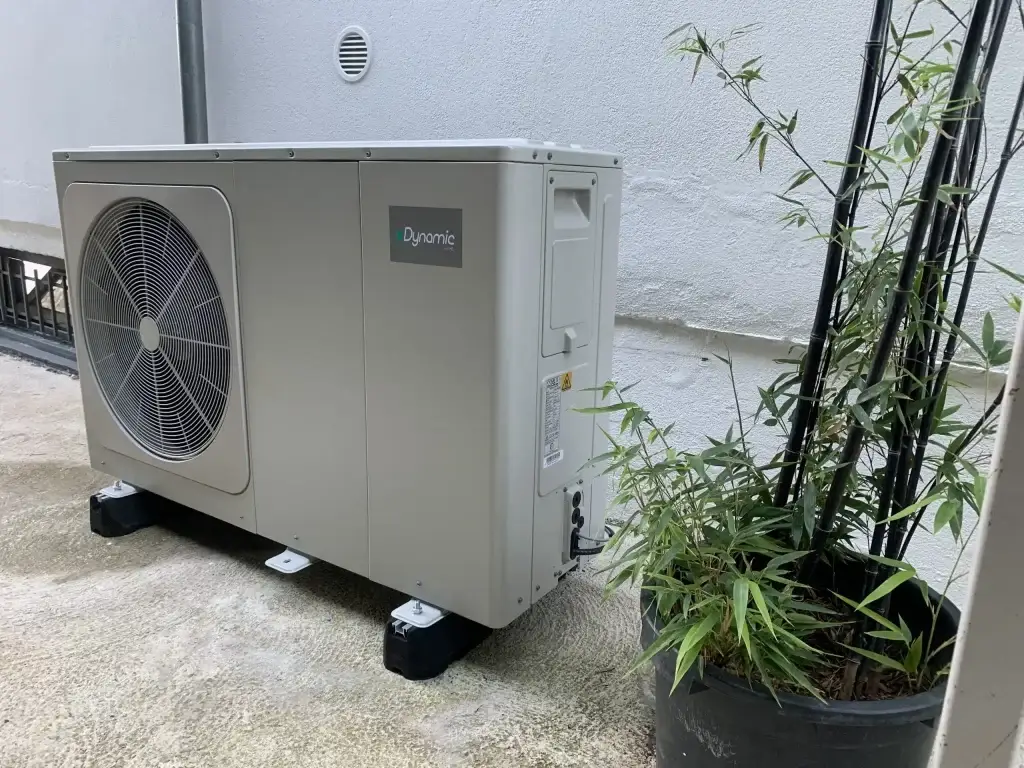 Installation de pompe a chaleur air eau fhe par le Groupe Verlaine à Bourgoin-Jallieu